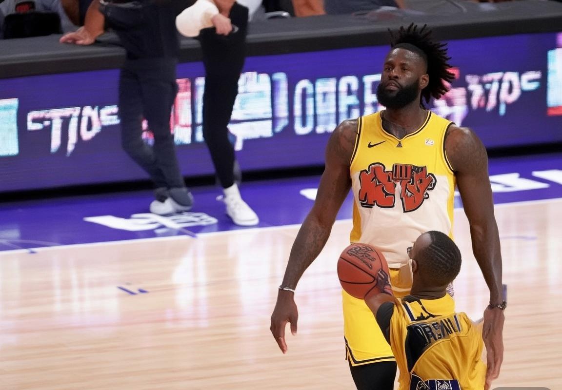 NBA常规赛排名：西部竞争激烈，圣安东尼奥马刺连胜攀升，湖人队静观其变